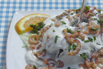 Fangfrisch: Ofenkartoffel überschwemmt von Nordsee-Krabben