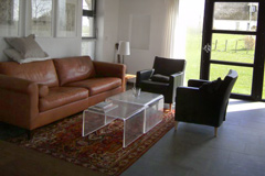 gemütliche Sofaecke im Atelier-Haus