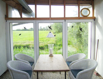 Wintergarten mit Blick in die Natur