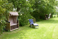 Strandkorb im Garten